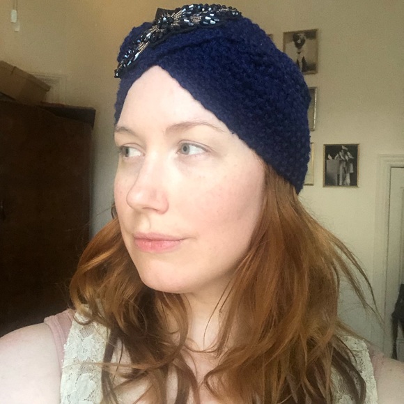❄️ turban style knit winter hat with beaded appliqué - Picture 7 of 7